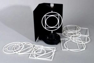 Przyrząd do demonstracji powstawania brył obrotowych